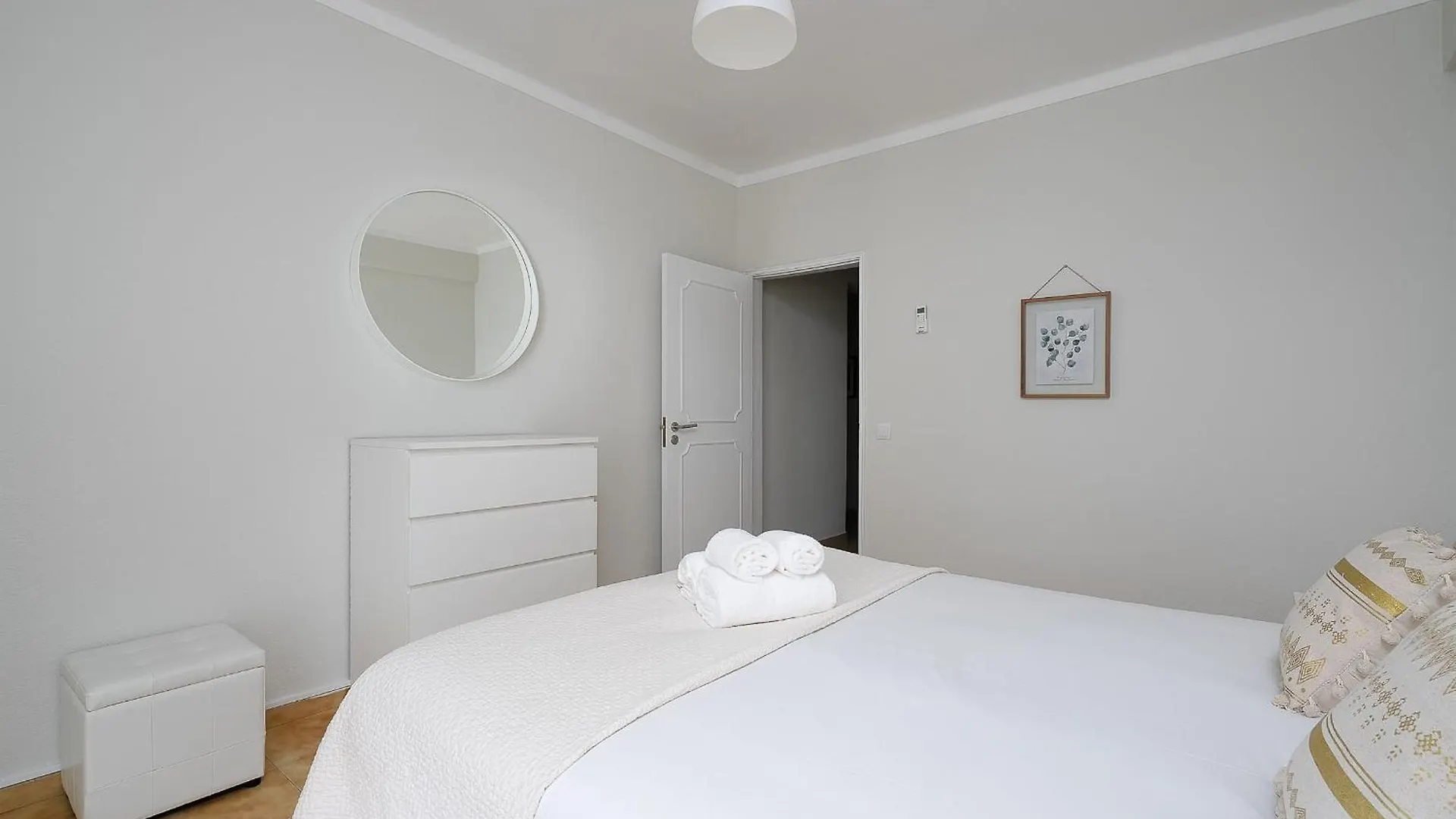 Isa - Quarteira Apartment