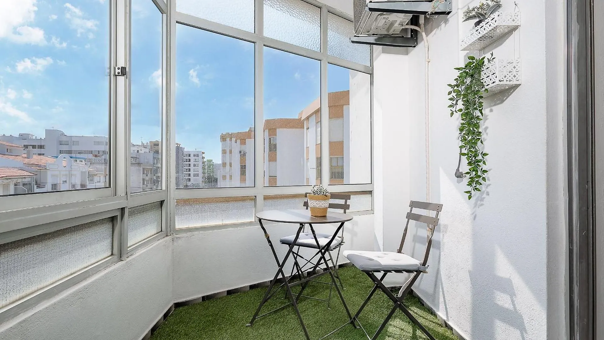 Isa - Quarteira Apartment 0*,
